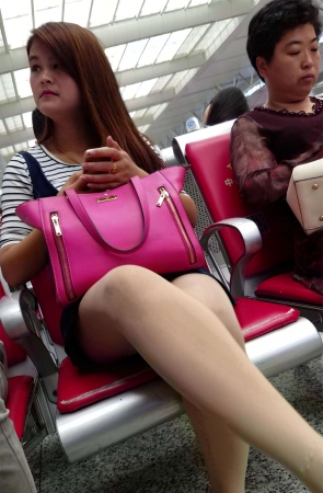 极品白色高跟丝袜美腿街拍挑鞋