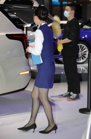 凯迪拉克销shou黑 丝街拍高跟美tui