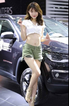 单反视频军绿色热裤车模3分钟 2P