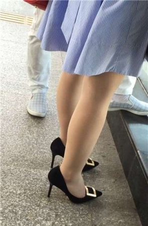 连衣裙肉丝袜细高跟