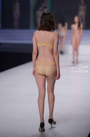 21324-18+58 /大型T台秀，一帖俩模 5P