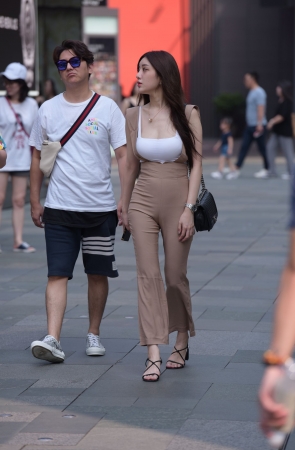 笑容甜美的女友