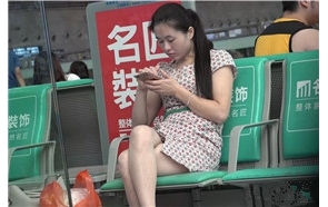 4K – 丝袜，白高跟，花裙子 [2.56 GB/avi]