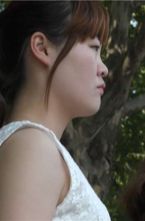 4K 鲜嫩多汁的玉足少女 [165 MB ]