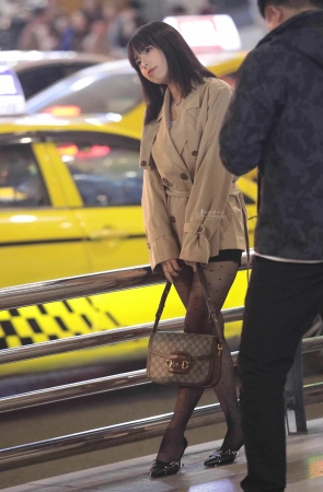 黑丝街拍高跟少妇