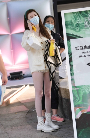 22924-6+191【上海时装周】春光外…热裤女生【套图➕视频】 18P