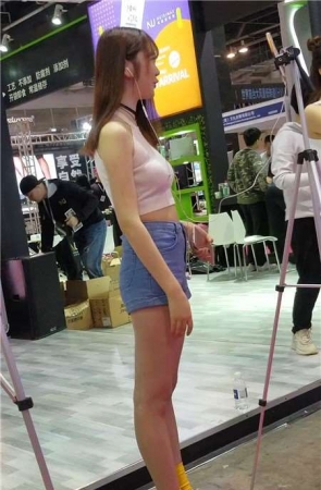 4K-高腰牛仔热裤丰满网红小姐姐在直播