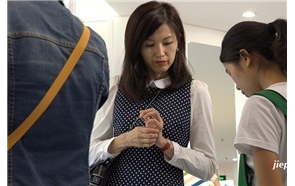 4K 街拍斑点短裙超高颜值美女试鞋 [1.67 GB]