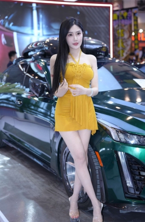 亮黄色连衣裙李青青