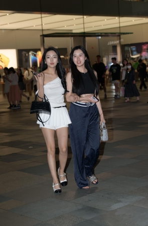 丝滑嫩白皙皮肤