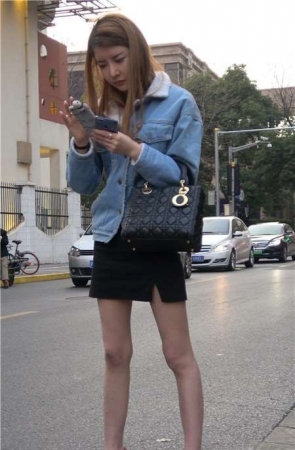 4k-路边约滴滴打车的极品恨天高美腿美女 [1.32 GB]