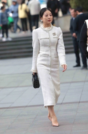 气质街拍高跟少妇