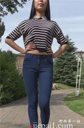 长发苗条身材美女公园一角模拍 [1.88 GB]