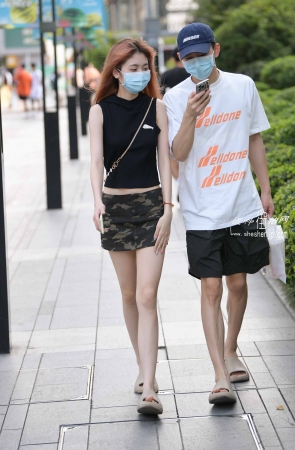 22825-1+75短裙美腿女友 14P