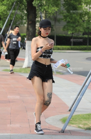 时髦女孩 白嫩肌肤