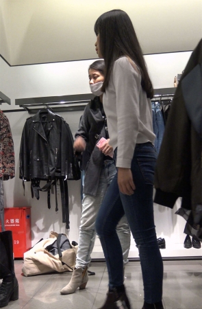 超性感豹纹内内紧身蓝牛丰臀美女试鞋