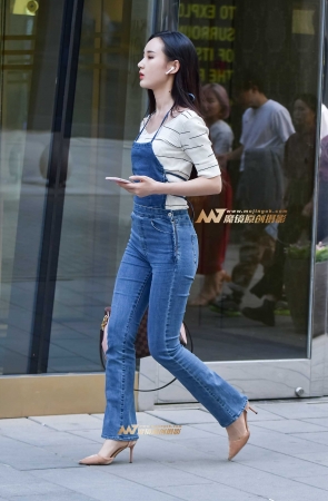 左手倒影赛帖：牛仔美女清新美丽