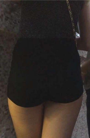 吃午饭偶遇超短热裤美臀美女 [2.20 GB]