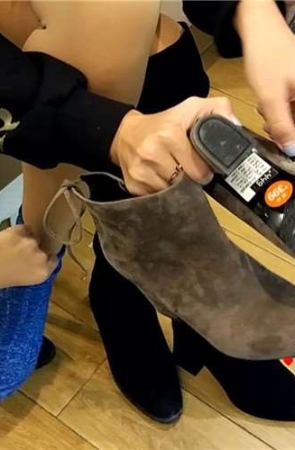 鞋店拍摄试鞋的美腿肉丝MM