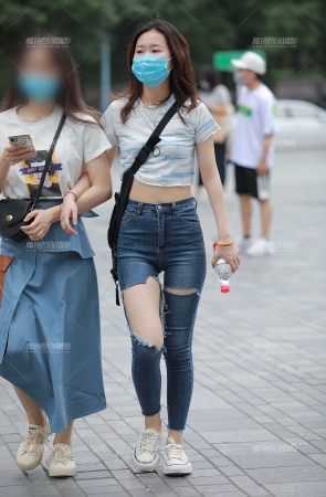 个性紧牛小姐姐