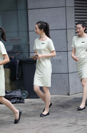 【街拍心灵】车展礼仪肉丝美腿街拍制服