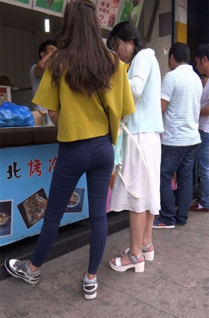 黄衣深蓝色紧身裤极品美女