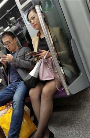 4k视频，极品黑丝高跟鞋美女业务繁忙