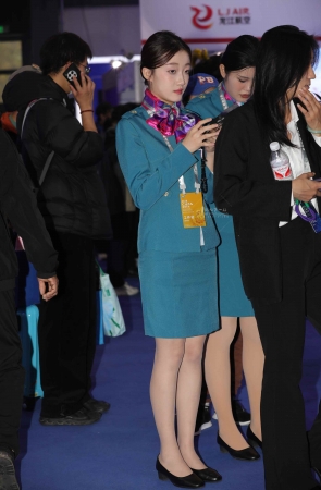 【街拍心灵】准空姐之民航大学学妹每天穿肉丝街拍高跟噢