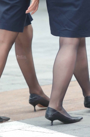 黑丝高跟街拍OL