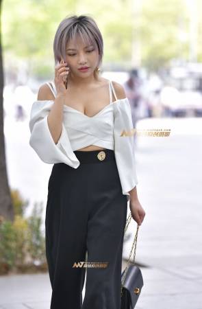 身材丰满的美女