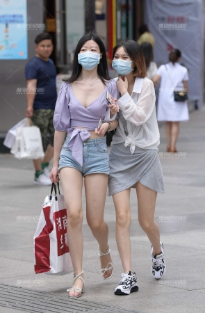 性感的单眼皮热裤女孩