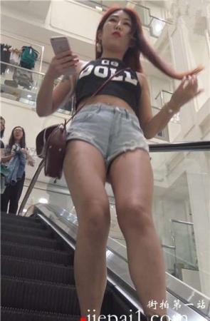 4k-极品劲爆身材超短热裤圆臀美女姐姐逛服装店 [3.06 GB]