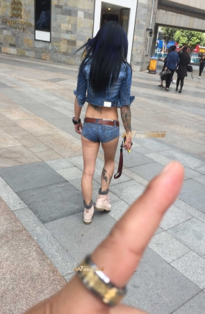 霸气火辣超短热裤女郎