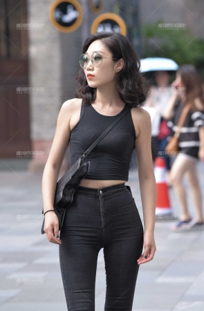 小蛮腰，润臀紧牛小姐姐