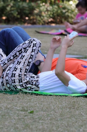 No783 清纯款白衣MM的一双嫩足摆出任何姿势都觉得好看 第1套