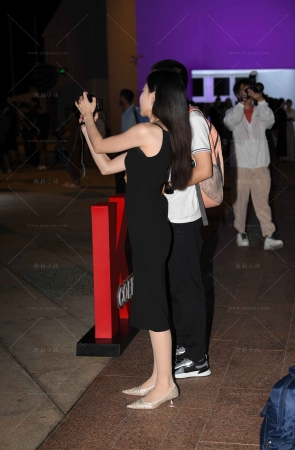 黑色裙丝腿小姐姐