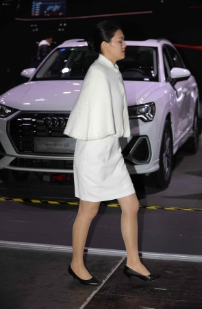 【街拍心灵】车展礼仪肉丝街拍高跟美腿