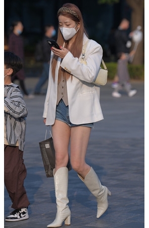 玩手机的妹子(146P)[3.15G/JPG]