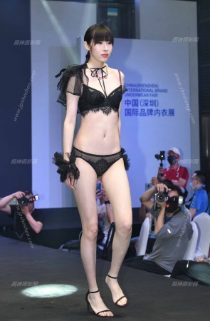 23419-26=28/内衣模特，就是要慢慢欣赏每一寸肌肤～ 14P