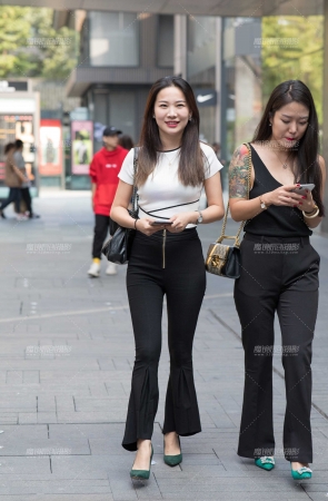 美丽爱笑的学姐