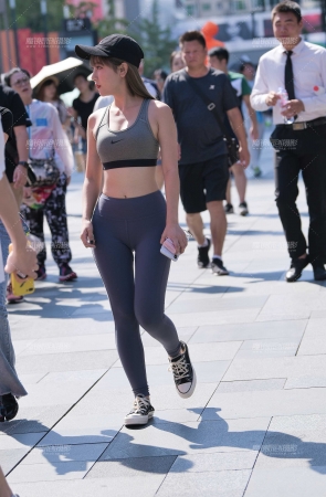 她这小腰，这臀，我喜欢