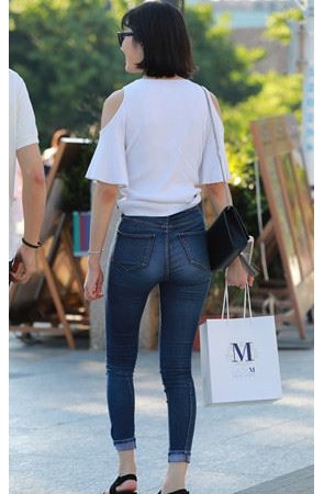 牛仔紧身裤美女(21P)