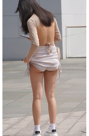 （套图）热裤女孩 (528P)[5.94G/JPG]