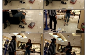 鞋柜试鞋的紧身蓝色牛仔裤美眉