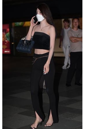 夜拍抹胸美女(59P)