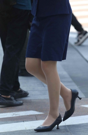 【珏一笑而过】诱惑肉丝街拍高跟OL