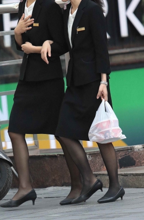 黑丝街拍高跟OL