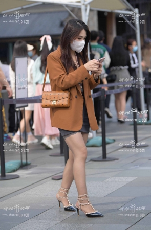 22515-6+111搭讪灰丝小姐姐 13P