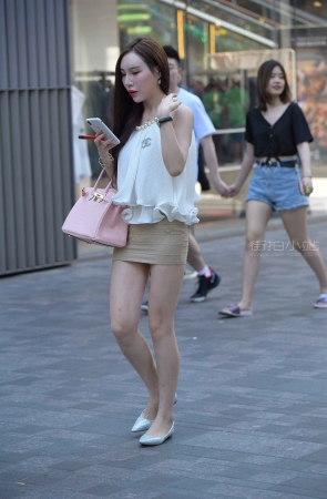 街拍性感包臀短裙美腿女神