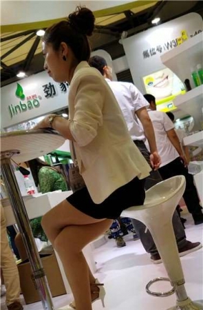 4k超清，高跟美腿工作服气质美女销售员